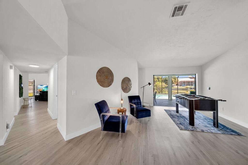 Luxury Waterfront Haven In Cape Coral - Dog-Friendly Escape With Private Pool Villa Exterior photo