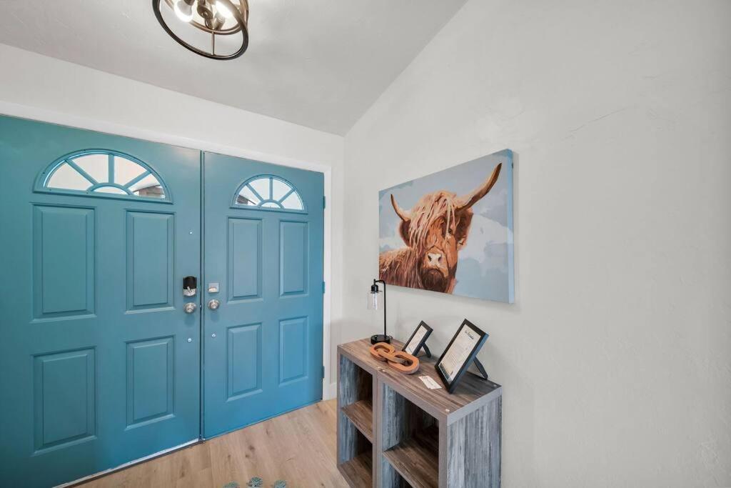 Luxury Waterfront Haven In Cape Coral - Dog-Friendly Escape With Private Pool Villa Exterior photo