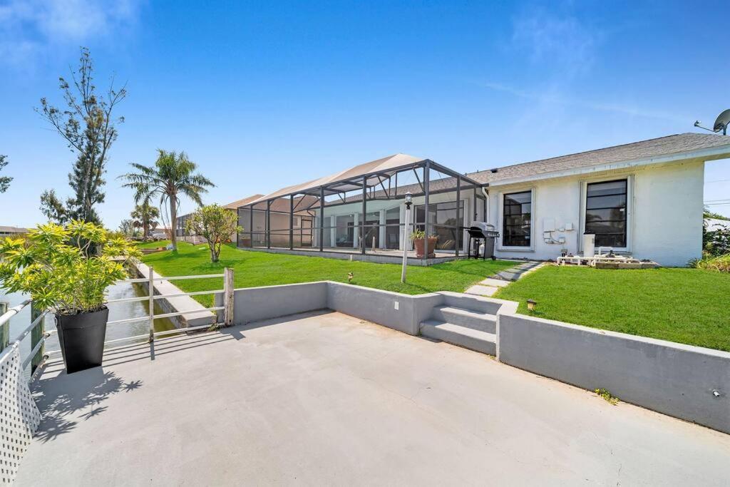Luxury Waterfront Haven In Cape Coral - Dog-Friendly Escape With Private Pool Villa Exterior photo